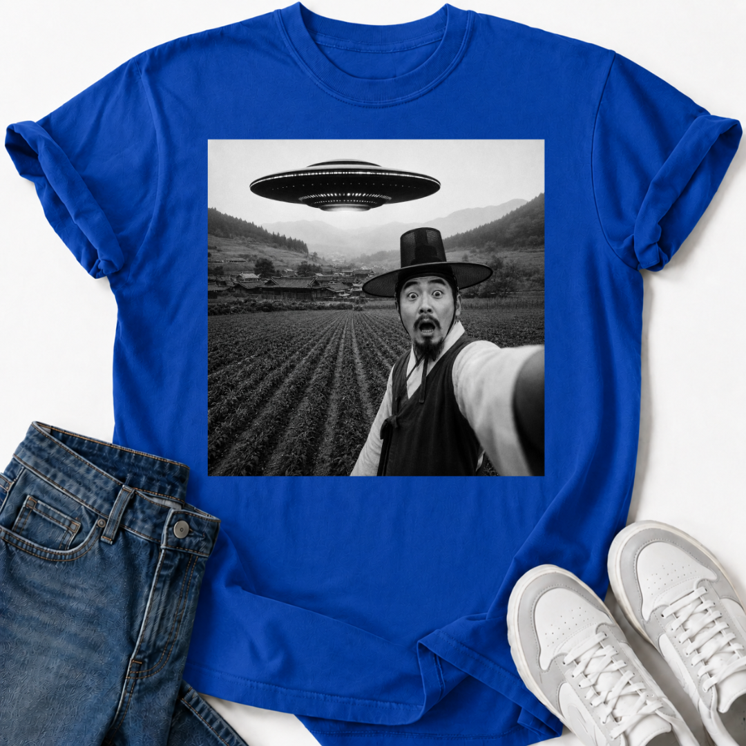 UFO SELFIE T-SHIRT