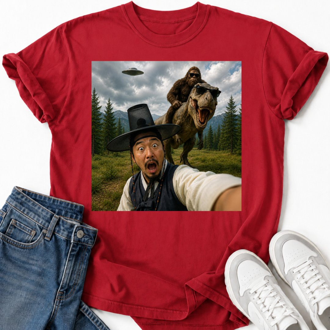 BIGFOOT SELFIE T-SHIRT