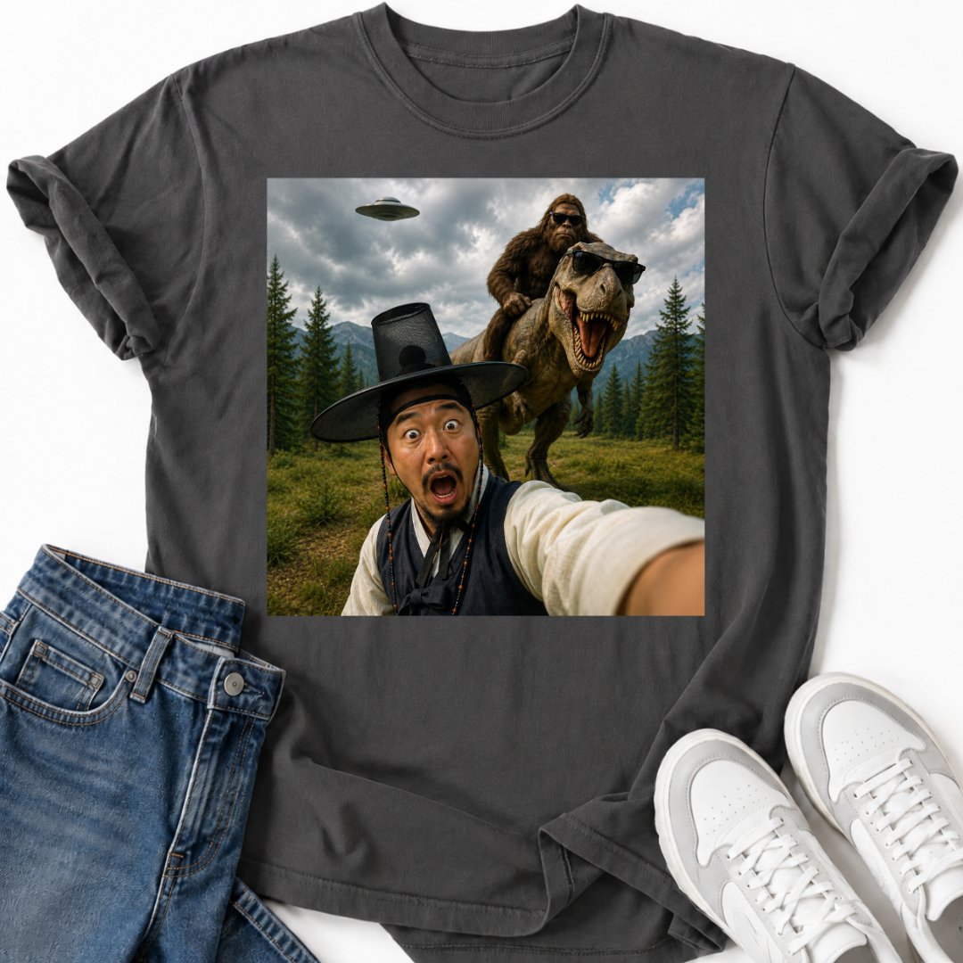 BIGFOOT SELFIE T-SHIRT