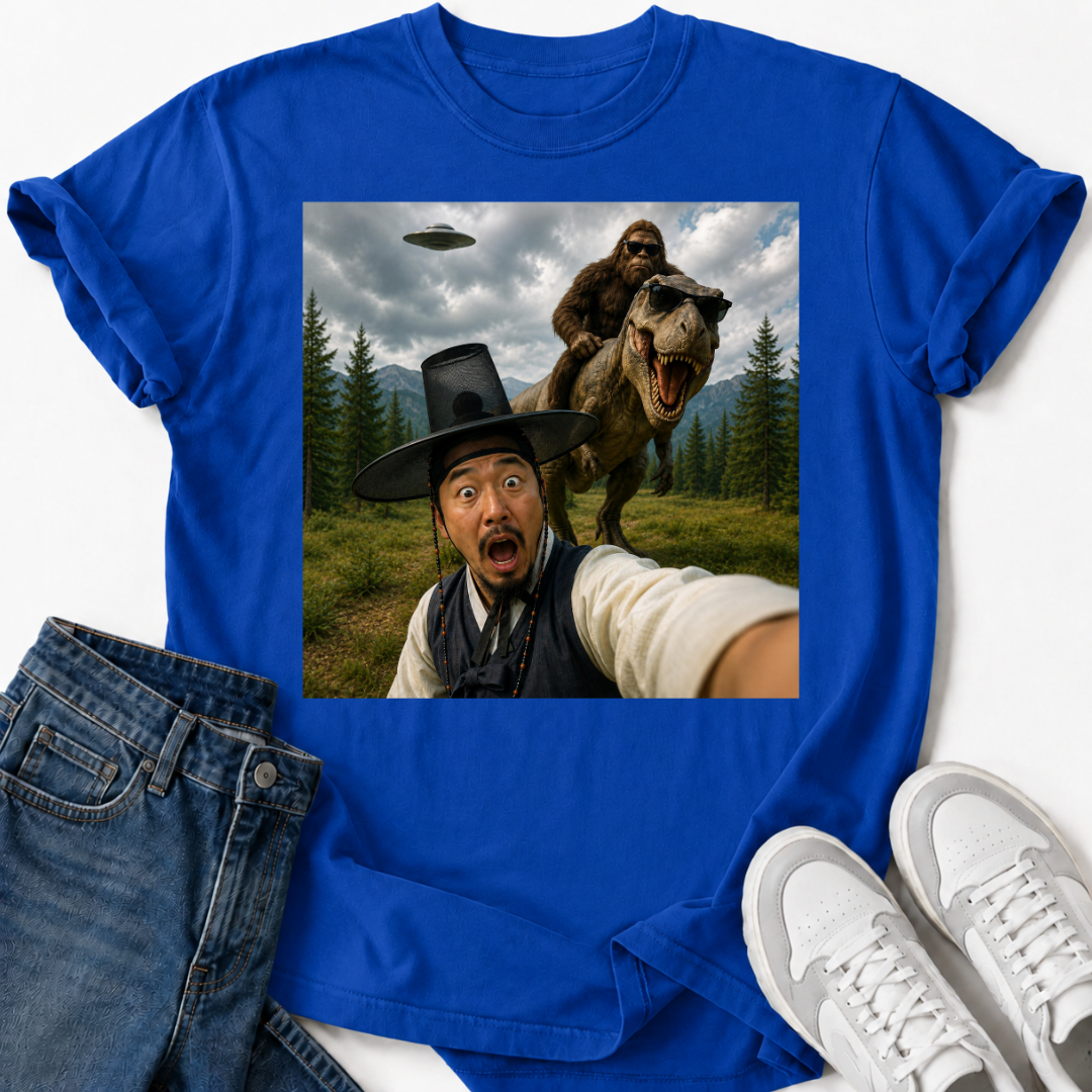 BIGFOOT SELFIE T-SHIRT
