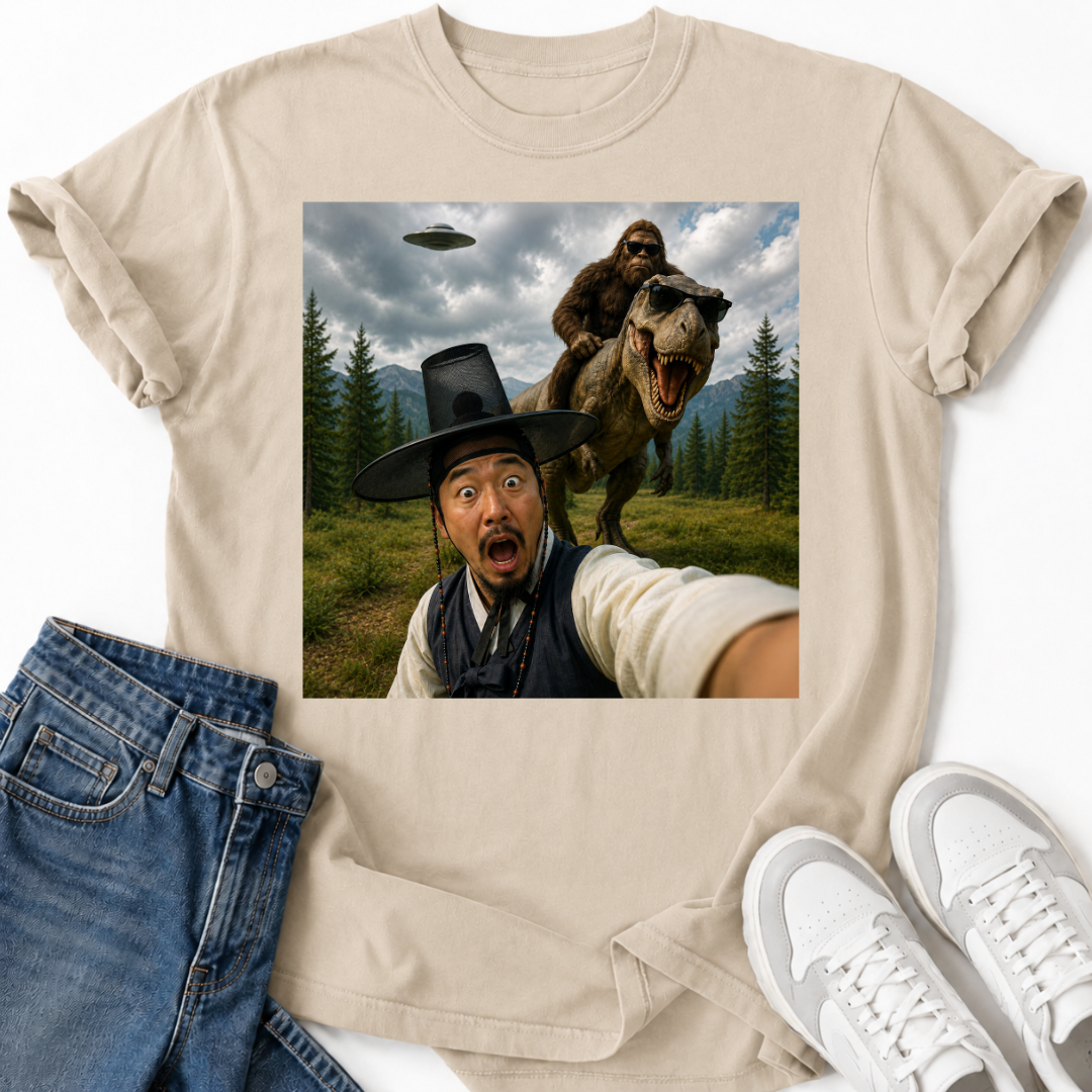 BIGFOOT SELFIE T-SHIRT