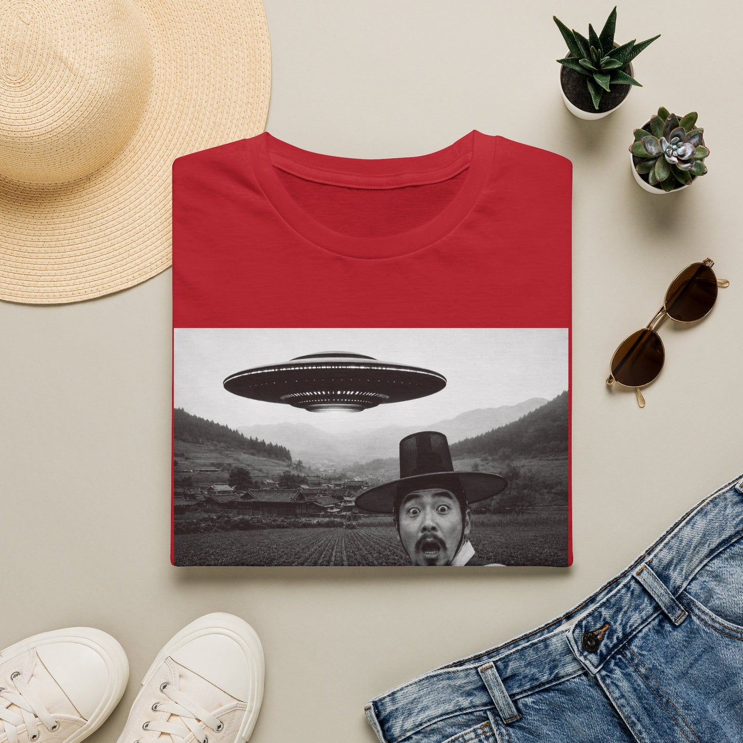 UFO Selfie T-Shirt — Vintage Alien Abduction Graphic Tee
