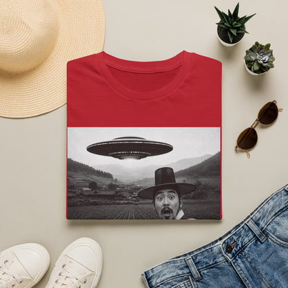 UFO Selfie T-Shirt — Vintage Alien Abduction Graphic Tee
