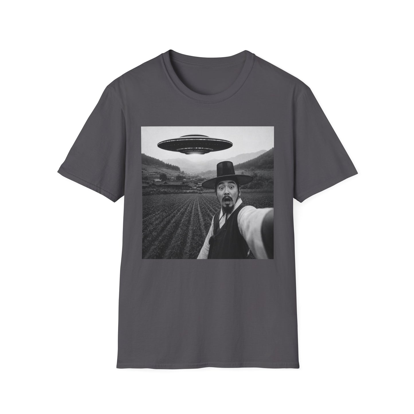 UFO Selfie T-Shirt — Vintage Alien Abduction Graphic Tee