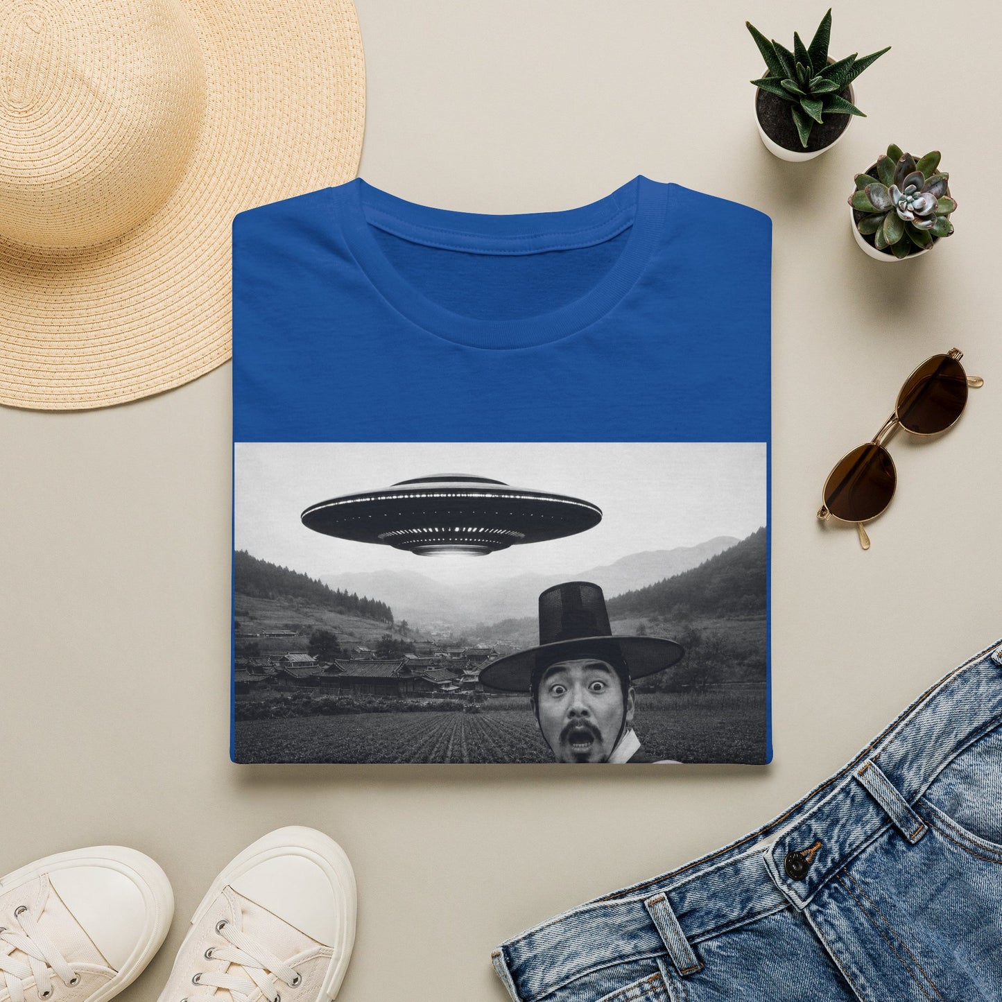 UFO Selfie T-Shirt — Vintage Alien Abduction Graphic Tee