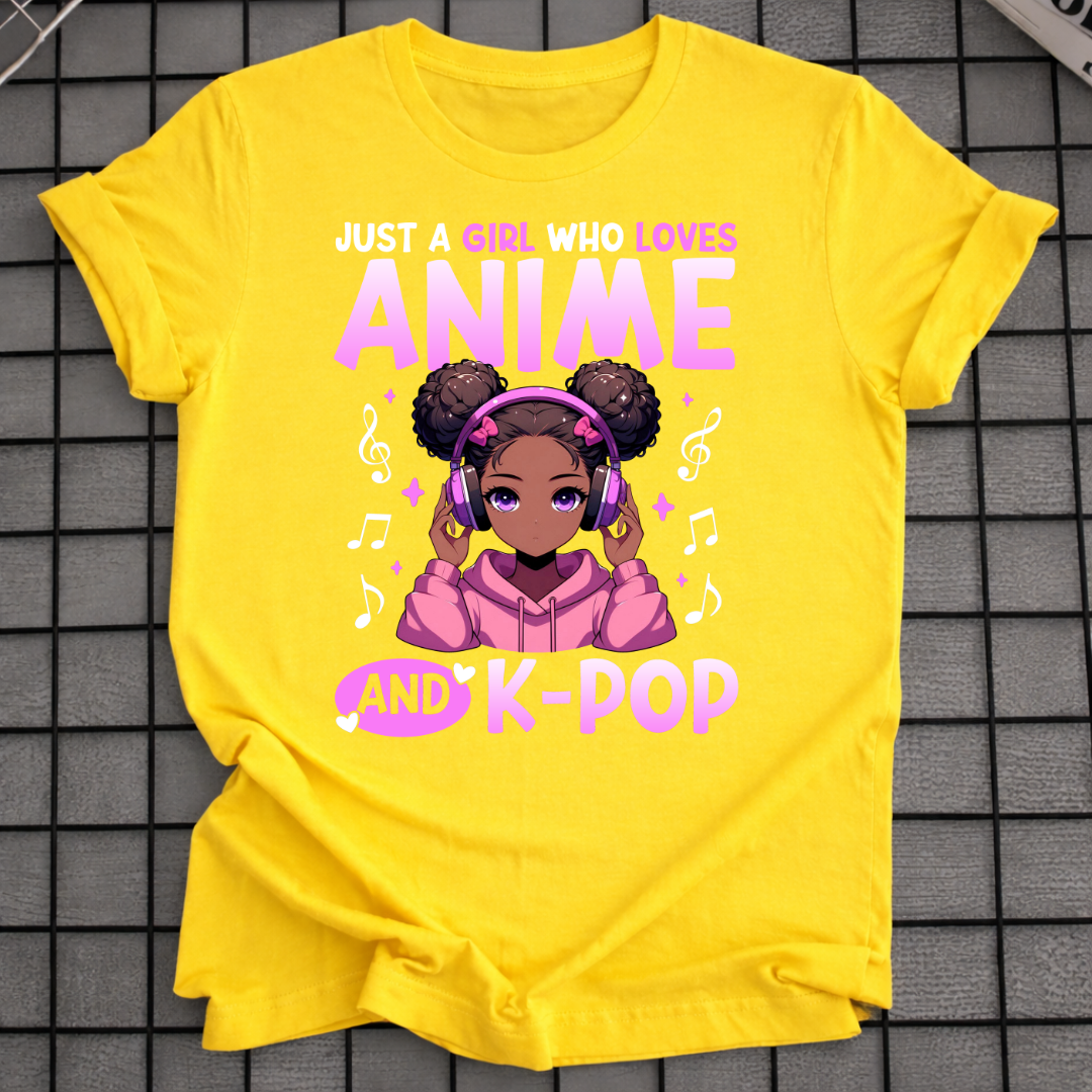 SCHWARZES ANIME-MÄDCHEN K-POP T-SHIRT