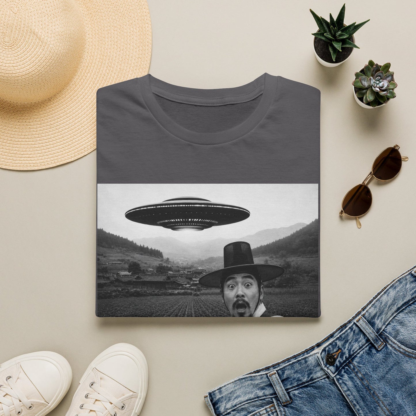 UFO Selfie T-Shirt — Vintage Alien Abduction Graphic Tee