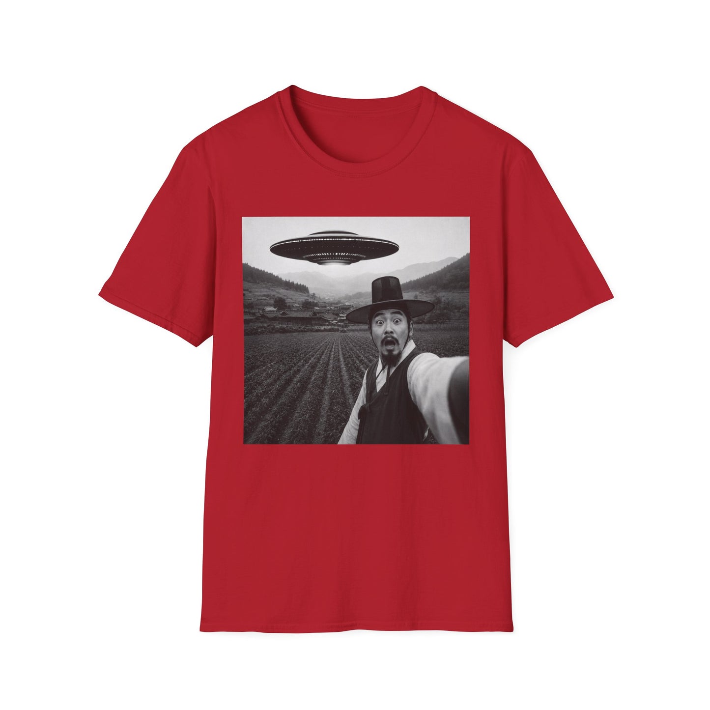 UFO Selfie T-Shirt — Vintage Alien Abduction Graphic Tee