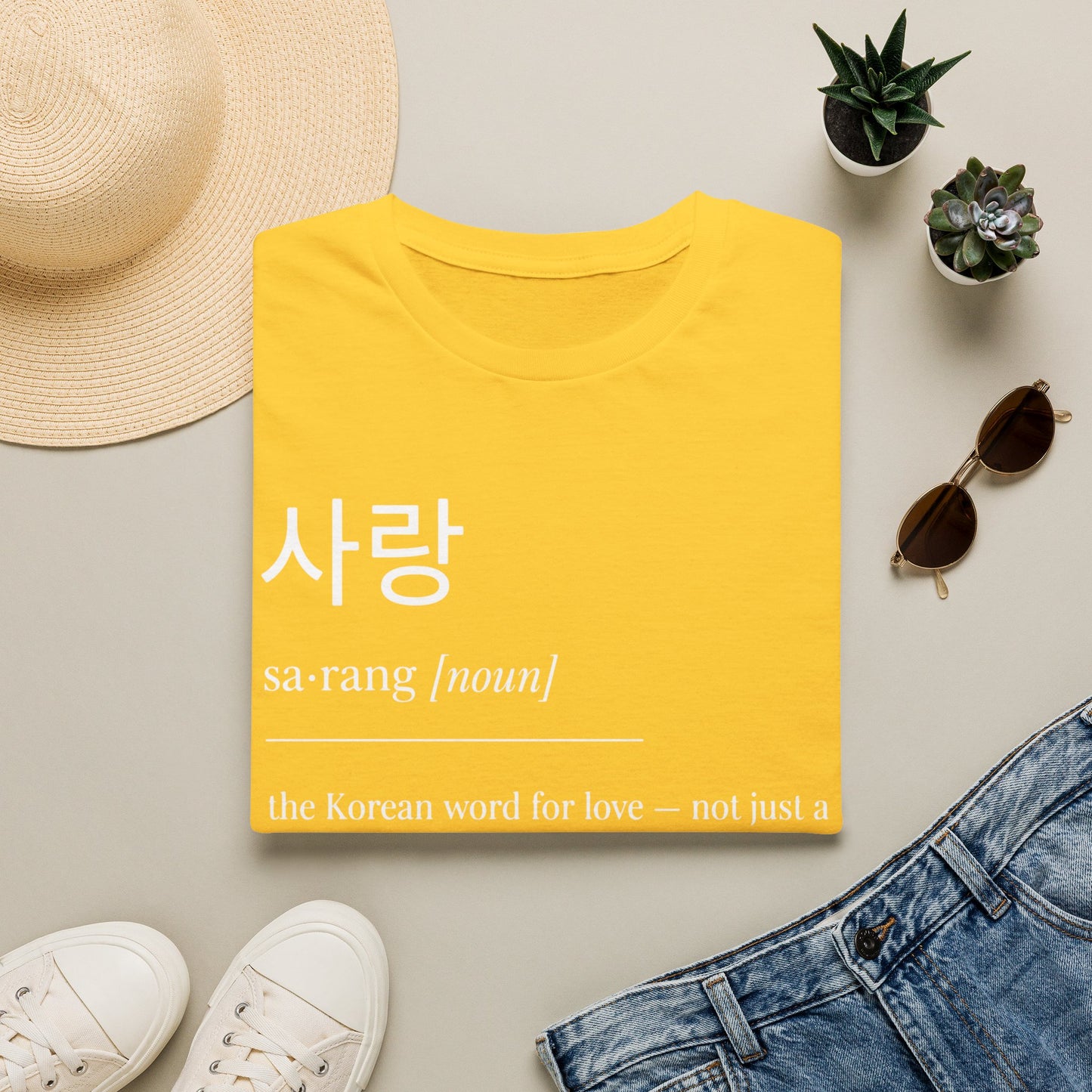 Korean '사랑 (sarang) - The Korean Word for Love' T-Shirt