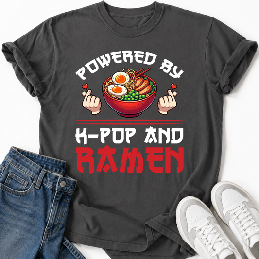 T-SHIRT POWERED BY K-POP UND RAMEN