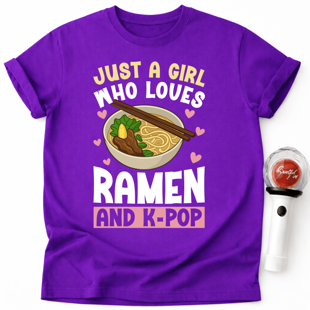 EIN MÄDCHEN, DAS RAMEN UND K-POP LIEBT T-SHIRT
