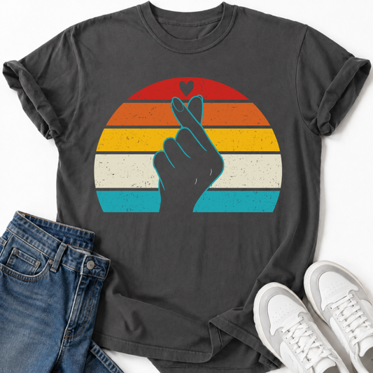 FINGER HEART RETRO T-SHIRT