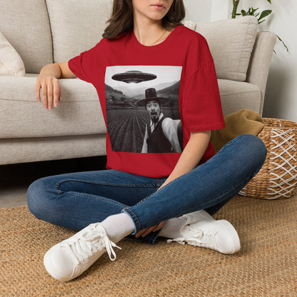 UFO Selfie T-Shirt — Vintage Alien Abduction Graphic Tee