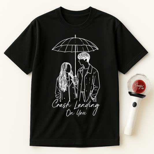 COUPLE UNDER UMBRELLA UNISEX T-SHIRT