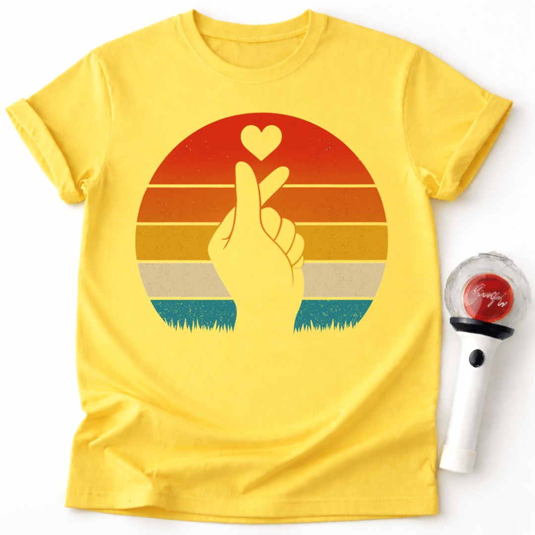 RETRO KOREANISCHES FINGERHERZ T-SHIRT