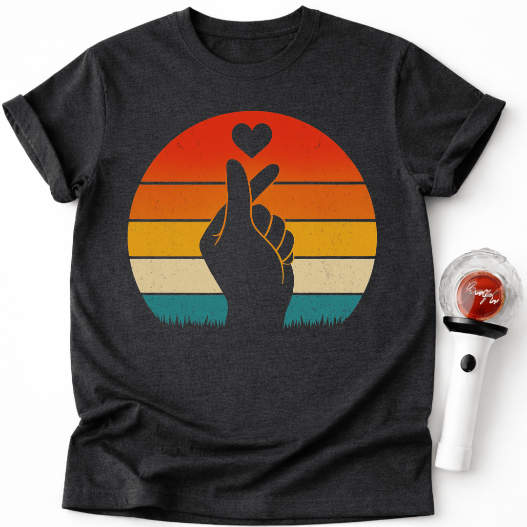 RETRO KOREANISCHES FINGERHERZ T-SHIRT