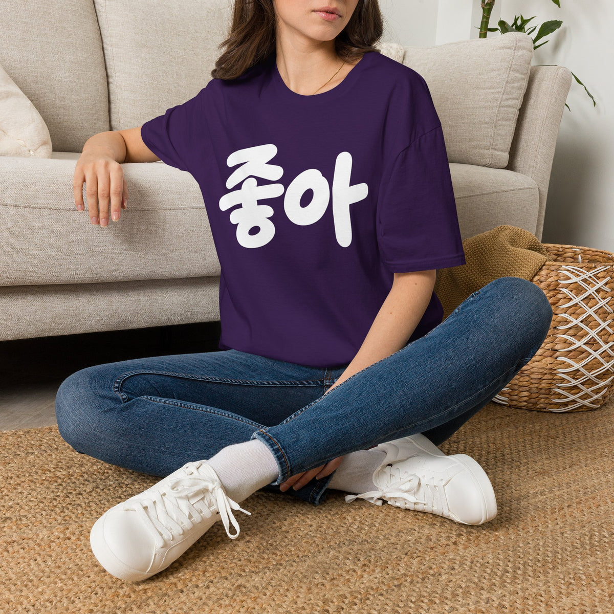'좋아' Korean Script T-Shirt — Minimal K-Pop Style Tee